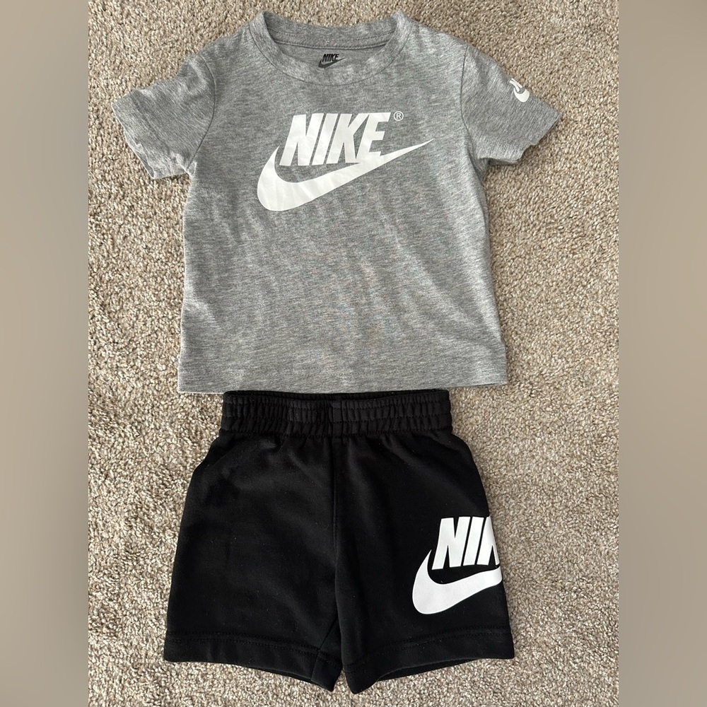 NIKE Toddler Boy Set (T-shirt & Shorts) Size 2T